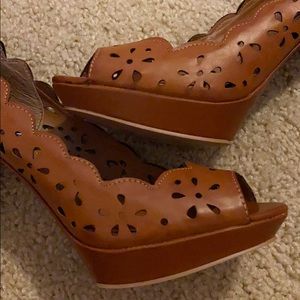 New XOXO brown platform pumps